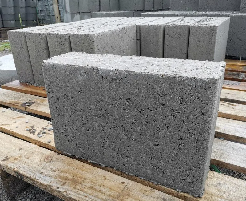 Ile bloczków betonowych na metr kwadratowy? Odkryj idealne proporcje dla swojego projektu!