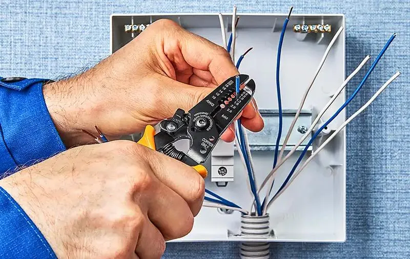 Jak długo trwa kurs elektryka? Oto wszystko, co musisz wiedzieć o czasie trwania szkoleń elektrycznych