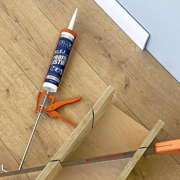 Montaż listew przypodłogowych