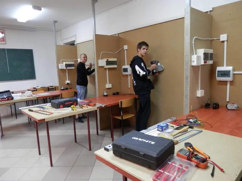 Umiejętności elektryka teoria i praktyka